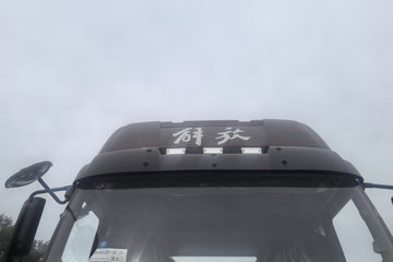 һ�����J6L ��Ӣ�� 5.7L���� 290���� 4X2 ��ʿ��8�� �߶� 6.75�������ػ���ͼƬ