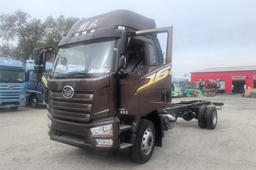 һ�����J6L ��Ӣ�� 5.7L���� 290���� 4X2 ��ʿ��8�� �߶� 6.75�������ػ���ͼƬ