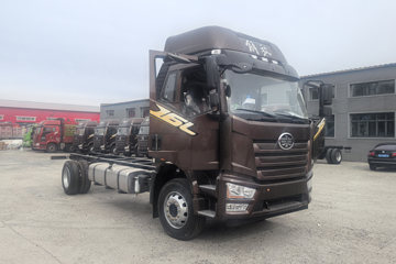 һ�����J6L ��Ӣ�� 5.7L���� 290���� 4X2 ��ʿ��8�� �߶� 6.75�������ػ���ͼƬ