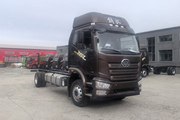 һ�����J6L ��Ӣ�� 5.7L���� 290���� 4X2 ��ʿ��8�� �߶� 6.75�������ػ���ͼƬ