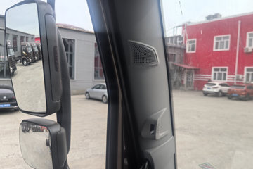 һ�����J6L ��Ӣ�� 5.7L���� 290���� 4X2 ��ʿ��8�� �߶� 6.75�������ػ���ͼƬ