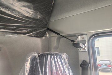 һ�����J6L ��Ӣ�� 5.7L���� 290���� 4X2 ��ʿ��8�� �߶� 6.75�������ػ���ͼƬ