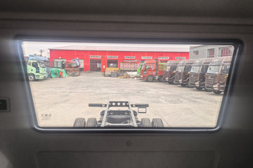 һ�����J6L ��Ӣ�� 5.7L���� 290���� 4X2 ��ʿ��8�� �߶� 6.75�������ػ���ͼƬ