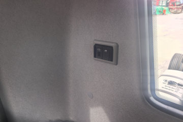 һ�����J6L ��Ӣ�� 5.7L���� 290���� 4X2 ��ʿ��8�� �߶� 6.75�������ػ���ͼƬ