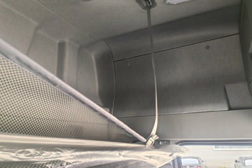 һ�����J6L ��Ӣ�� 5.7L���� 290���� 4X2 ��ʿ��8�� �߶� 6.75�������ػ���ͼƬ