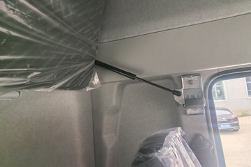 һ�����J6L ��Ӣ�� 5.7L���� 290���� 4X2 ��ʿ��8�� �߶� 6.75�������ػ���ͼƬ