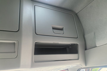 һ�����J6L ��Ӣ�� 5.7L���� 290���� 4X2 ��ʿ��8�� �߶� 6.75�������ػ���ͼƬ