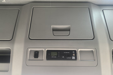 һ�����J6L ��Ӣ�� 5.7L���� 290���� 4X2 ��ʿ��8�� �߶� 6.75�������ػ���ͼƬ