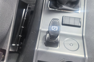 һ�����J6L ��Ӣ�� 5.7L���� 290���� 4X2 ��ʿ��8�� �߶� 6.75�������ػ���ͼƬ