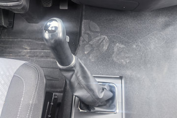 һ�����J6L ��Ӣ�� 5.7L���� 290���� 4X2 ��ʿ��8�� �߶� 6.75�������ػ���ͼƬ