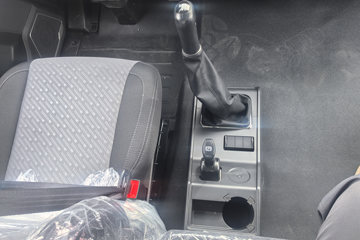 һ�����J6L ��Ӣ�� 5.7L���� 290���� 4X2 ��ʿ��8�� �߶� 6.75�������ػ���ͼƬ