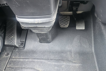 һ�����J6L ��Ӣ�� 5.7L���� 290���� 4X2 ��ʿ��8�� �߶� 6.75�������ػ���ͼƬ