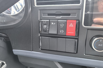 һ�����J6L ��Ӣ�� 5.7L���� 290���� 4X2 ��ʿ��8�� �߶� 6.75�������ػ���ͼƬ