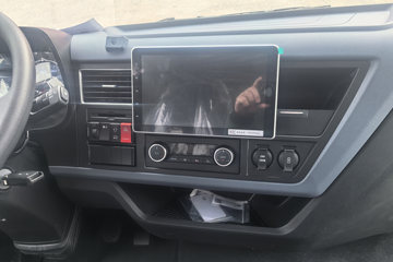 һ�����J6L ��Ӣ�� 5.7L���� 290���� 4X2 ��ʿ��8�� �߶� 6.75�������ػ���ͼƬ