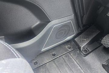 һ�����J6L ��Ӣ�� 5.7L���� 290���� 4X2 ��ʿ��8�� �߶� 6.75�������ػ���ͼƬ