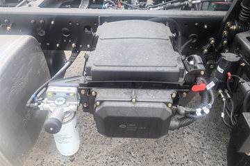 һ�����J6L ��Ӣ�� 5.7L���� 290���� 4X2 ��ʿ��8�� �߶� 6.75�������ػ���ͼƬ