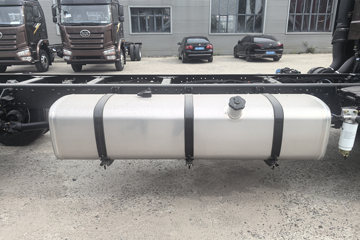 һ�����J6L ��Ӣ�� 5.7L���� 290���� 4X2 ��ʿ��8�� �߶� 6.75�������ػ���ͼƬ