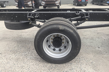 һ�����J6L ��Ӣ�� 5.7L���� 290���� 4X2 ��ʿ��8�� �߶� 6.75�������ػ���ͼƬ