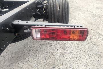 һ�����J6L ��Ӣ�� 5.7L���� 290���� 4X2 ��ʿ��8�� �߶� 6.75�������ػ���ͼƬ