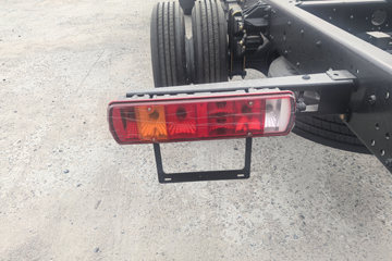 һ�����J6L ��Ӣ�� 5.7L���� 290���� 4X2 ��ʿ��8�� �߶� 6.75�������ػ���ͼƬ