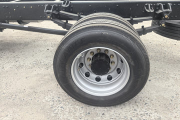 һ�����J6L ��Ӣ�� 5.7L���� 290���� 4X2 ��ʿ��8�� �߶� 6.75�������ػ���ͼƬ