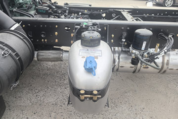 һ�����J6L ��Ӣ�� 5.7L���� 290���� 4X2 ��ʿ��8�� �߶� 6.75�������ػ���ͼƬ