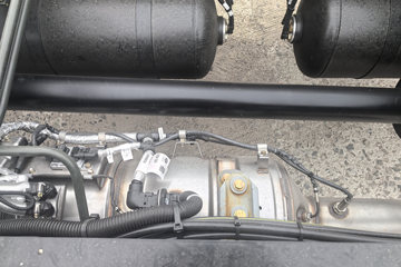 һ�����J6L ��Ӣ�� 5.7L���� 290���� 4X2 ��ʿ��8�� �߶� 6.75�������ػ���ͼƬ