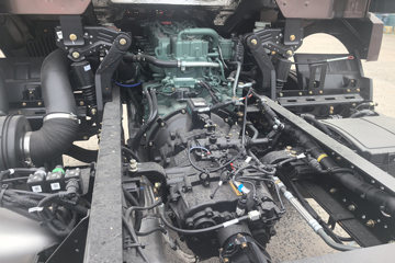 һ�����J6L ��Ӣ�� 5.7L���� 290���� 4X2 ��ʿ��8�� �߶� 6.75�������ػ���ͼƬ