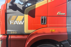 一汽解放J6G 领航版 7.8L柴油 360马力 4X2 一汽解放10档 高顶 8米厢式载货车