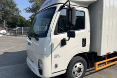 江铃E顺达 2025款 纯电动 4X2 液刹 3.8米单排厢式轻卡 中创新航50.38kWh