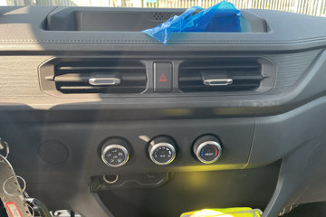 ����E˳�� 2025�� ���綯 4X2 Һɲ 3.8�׵�����ʽ�Ῠ �д��º�50.38kWhͼƬ