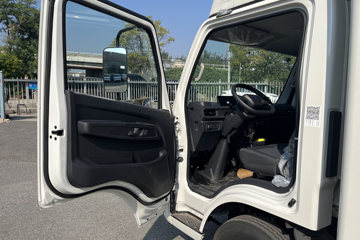 ����E˳�� 2025�� ���綯 4X2 Һɲ 3.8�׵�����ʽ�Ῠ �д��º�50.38kWhͼƬ