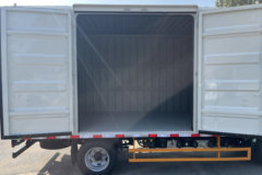 江铃E顺达 2025款 纯电动 4X2 液刹 3.8米单排厢式轻卡 中创新航50.38kWh