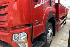 青岛解放 JK6中卡 240马力 4X2 6.8米栏板载货车