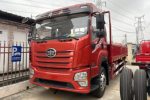 青岛解放 JK6中卡 240马力 4X2 6.8米栏板载货车