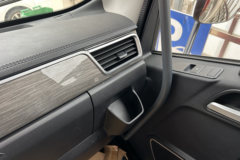 青岛解放 JK6中卡 240马力 4X2 6.8米栏板载货车