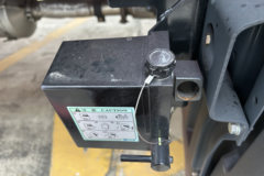 青岛解放 JK6中卡 240马力 4X2 6.8米栏板载货车