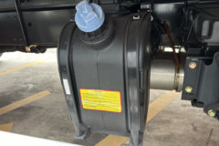 青岛解放 JK6中卡 240马力 4X2 6.8米栏板载货车