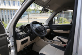 新豹T3 PLUS EV&nbsp;电动冷藏车驾驶室图片