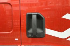 青岛解放 JK6中卡 240马力 4X2 9.78米厢式载货车