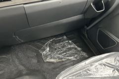 青岛解放 JK6中卡 240马力 4X2 9.78米厢式载货车