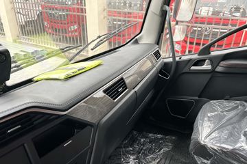 �ൺ��� JK6�п� 240���� 4X2 9.78����ʽ�ػ���ͼƬ