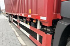 青岛解放 JK6中卡 240马力 4X2 9.78米厢式载货车