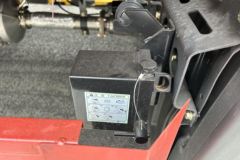 青岛解放 JK6中卡 240马力 4X2 9.78米厢式载货车