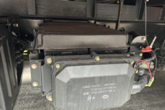 青岛解放 JK6中卡 240马力 4X2 9.78米厢式载货车