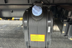 青岛解放 JK6中卡 240马力 4X2 9.78米厢式载货车