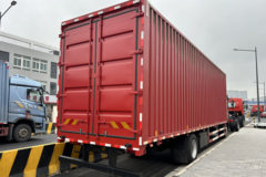 青岛解放 JK6中卡 240马力 4X2 9.78米厢式载货车