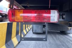 青岛解放 JK6中卡 240马力 4X2 9.78米厢式载货车