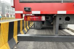 青岛解放 JK6中卡 240马力 4X2 9.78米厢式载货车