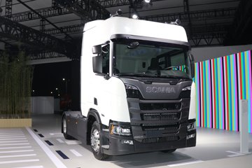 斯堪尼亚新460R 国产版 12.7L柴油 460马力 4X2 斯堪尼亚14档 AMT自动档 牵引车